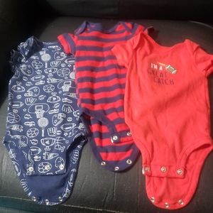 Lot of 3 Carters onsies 3month